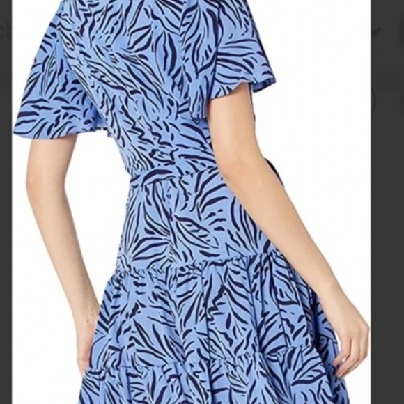 Eliza j - Picture 3 of 5